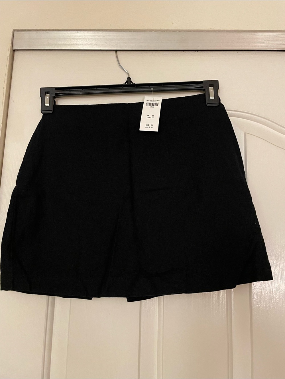 RARE NWT 53/47 Linen/Cotton Blend Abercrombie & Fitch Black Mini Skort Size Smal - Picture 7 of 10